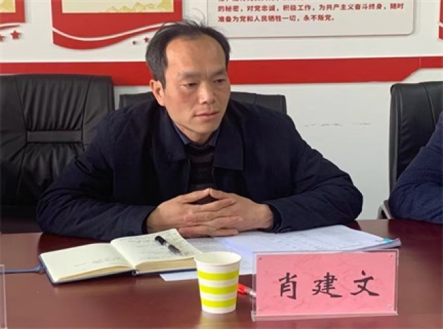 会议的开始,学院党委书记肖建文为本次会议奠定基调,提出了"形势逼人