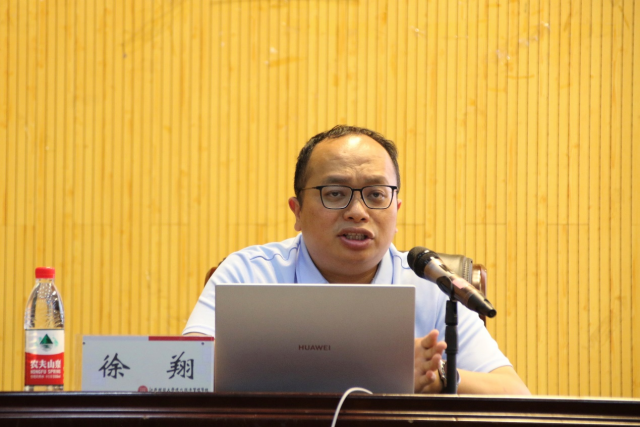 校党委常委,组织部部长徐翔为入党积极分子培训班授课